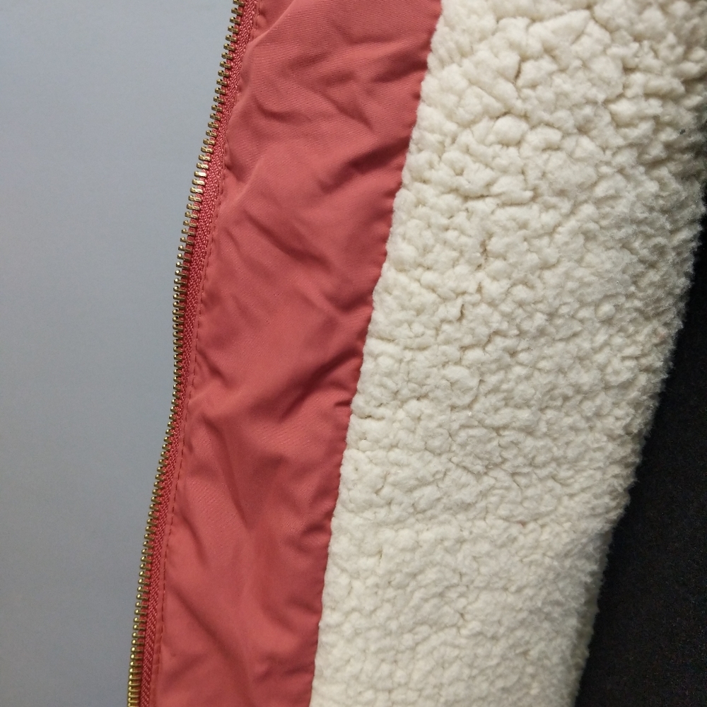 Vest - Picture 2 of 6
